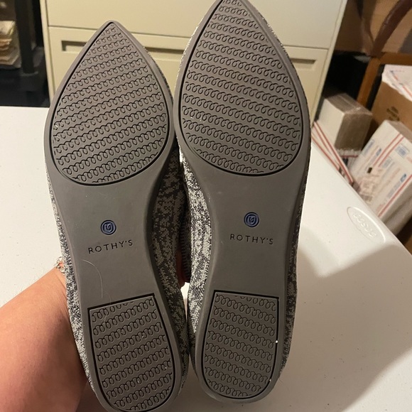 Rothy’s EUC Grey Stone Snake Point Size 12 - Picture 3 of 4